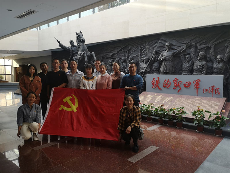 區(qū)城建投黨支部開展革命傳統(tǒng)教育“緬懷先烈、重溫誓詞”主題黨日活動
