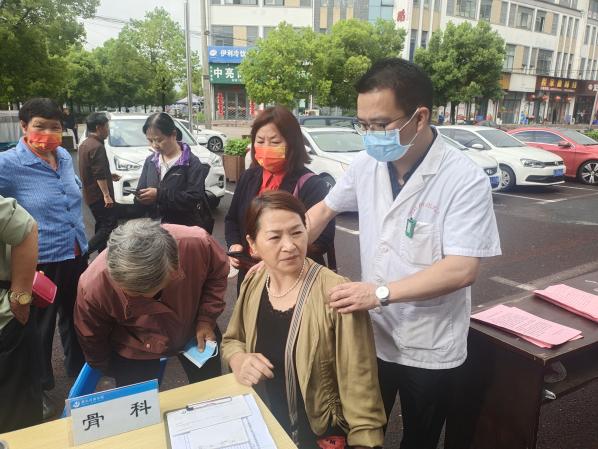百姓健康系我心，黨員服務(wù)進社區(qū)