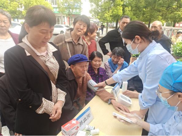 百姓健康系我心，黨員服務(wù)進社區(qū)