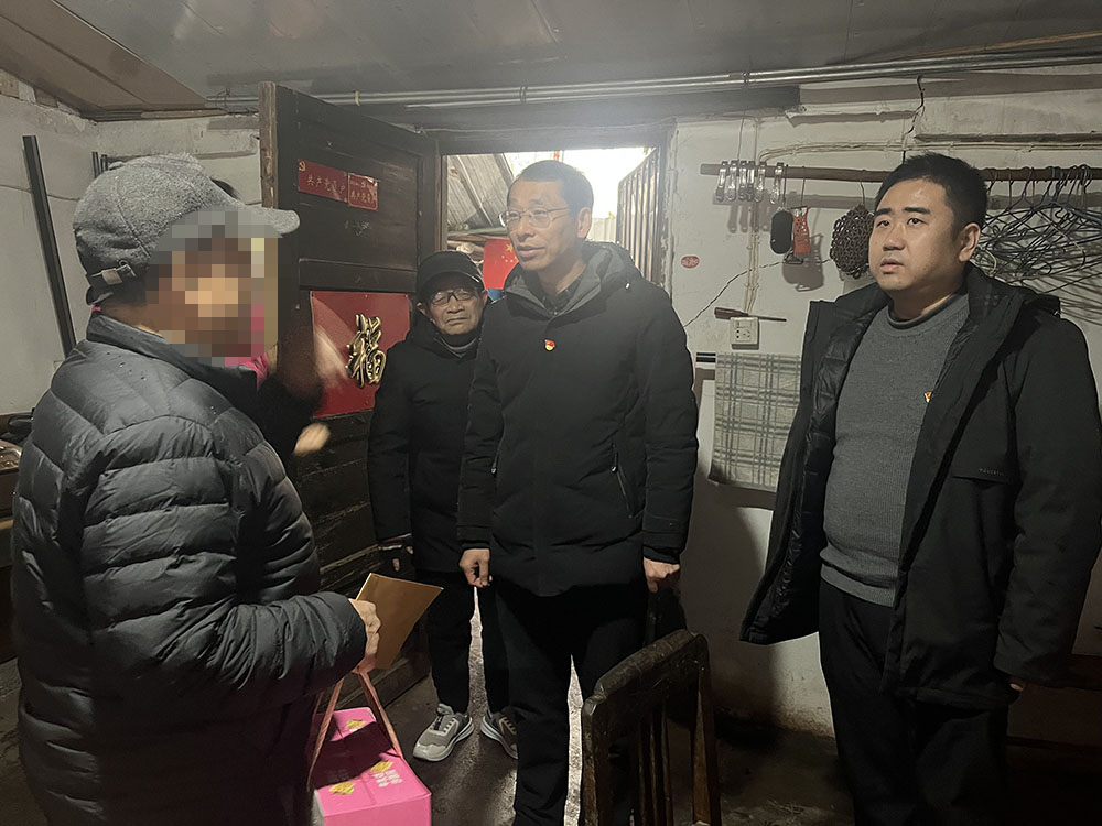 攜手送溫暖 助困獻(xiàn)愛心——屯溪區(qū)國投集團開展“攜手助困 獻(xiàn)愛心”募捐慰問活動